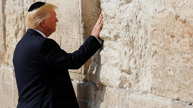 Trump visitó el Muro de los Lamentos y prometió que Irán nunca tendrá armas nucleares