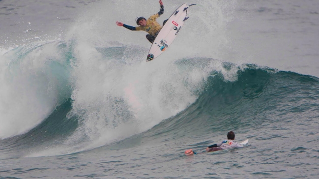 Danilo Cerda ganó en Iquique y lidera el Circuito Nacional de Surf
