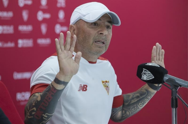 Sevilla le exige a Sampaoli que cumpla con millonaria cláusula de salida