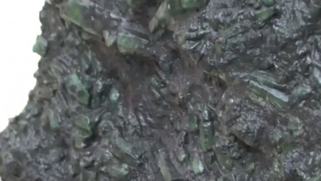 Encuentran una esmeralda valiosísima en Brasil
