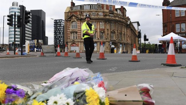 Manchester vuelve a su rutina entre fuertes medidas de seguridad