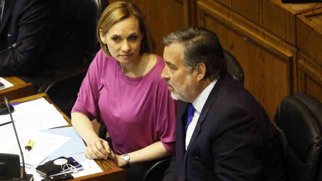 Goic llamó a Guillier a no caer en descalificaciones y centrarse en debatir ideas