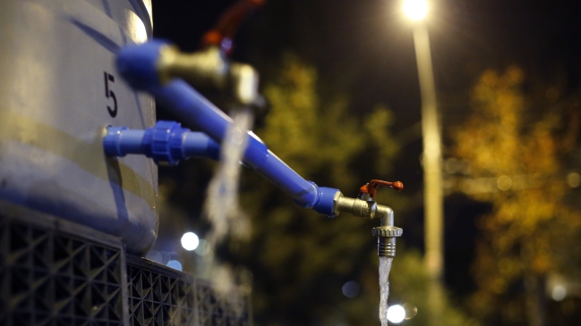 Restablecen servicio de agua potable en Las Condes, Lo Barnechea y Vitacura