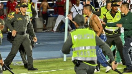   Hinchadas de América y Deportivo Cali protagonizaron serios incidentes en Colombia 