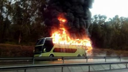   Bus de pasajeros se incendió en la Ruta 5 Norte 
