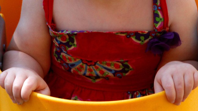 Mujer quemó las manos de su nieta en castigo por 