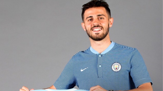 Manchester City anunció el fichaje del portugués Bernardo Silva