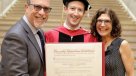 Mark Zuckerberg dio un emotivo discurso al titularse de Harvard