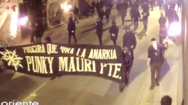 Protesta anarquista provocó diversos daños en Barrio Brasil
