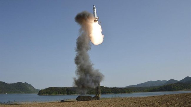 Corea del Sur cree que Pyongyang lanzó más de un misil en su último ensayo