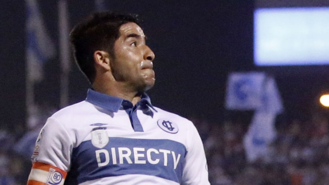 Cristián Alvarez renovó con la UC para jugar sus últimos meses como profesional