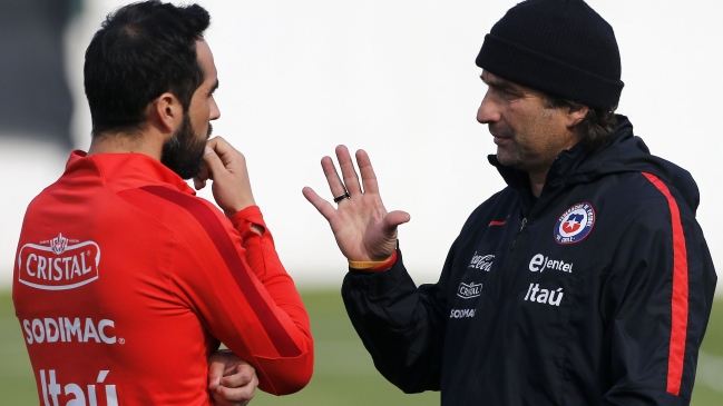 Claudio Bravo tuvo trabajo diferenciado en el inicio de las prácticas de la selección