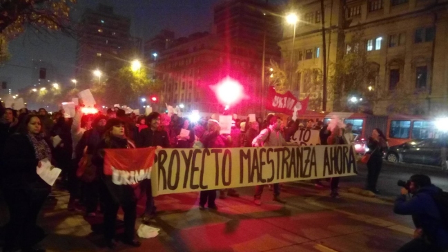 Integrantes de movimiento Ukamau paralizaron el tránsito en la Alameda