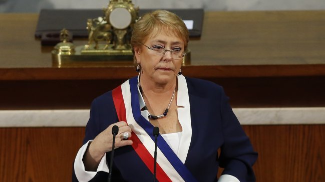Michelle Bachelet: Llegó el tiempo de separar la política de los negocios