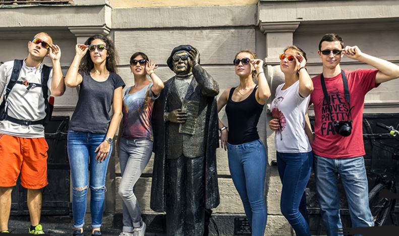 Empresa ofrece sueldo de casi dos millones de pesos al mes por viajar