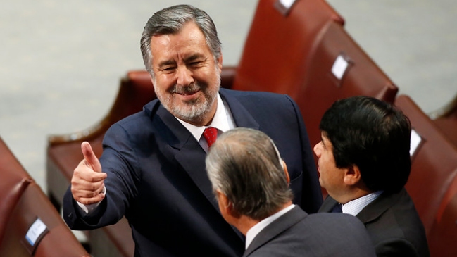 Director de Adimark: Guillier la tiene muy difícil, pero todavía es un candidato competitivo