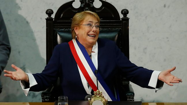 Las reacciones en Twitter a la cara que puso Ezzati ante el matrimonio igualitario