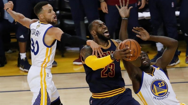 Golden State Warriors y Cleveland Cavaliers juegan la primera final de la NBA