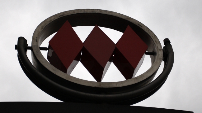 Tres detenidos por rayados a tren en Metro Quinta Normal