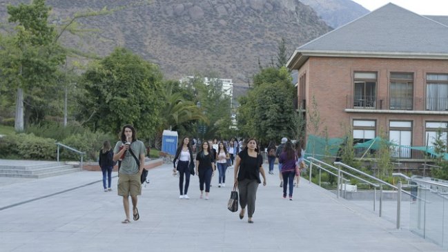 Universidad de Los Andes recibirá a dos alumnos de la Arcis