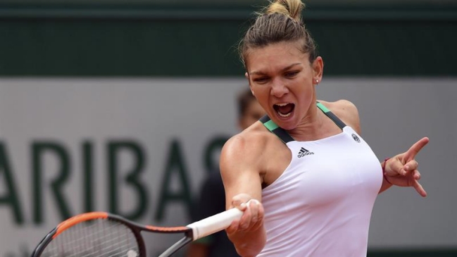Simona Halep derribó a Daria Kasatkina y jugará con Carla Suárez en octavos de Roland Garros
