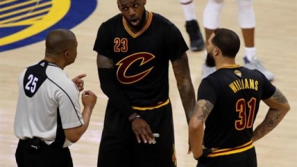   El esfuerzo de LeBron James fue insuficiente ante la eficacia de Golden State Warriors 