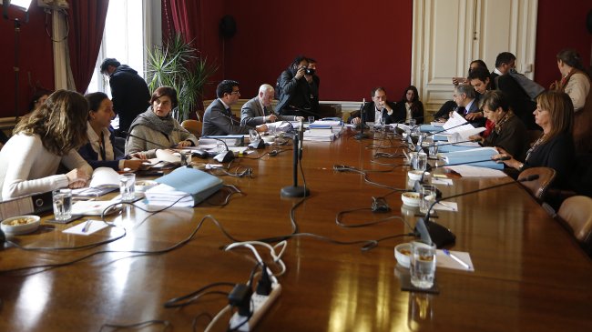 Aborto: Comisión del Senado aprobó objeción de conciencia sólo para los médicos