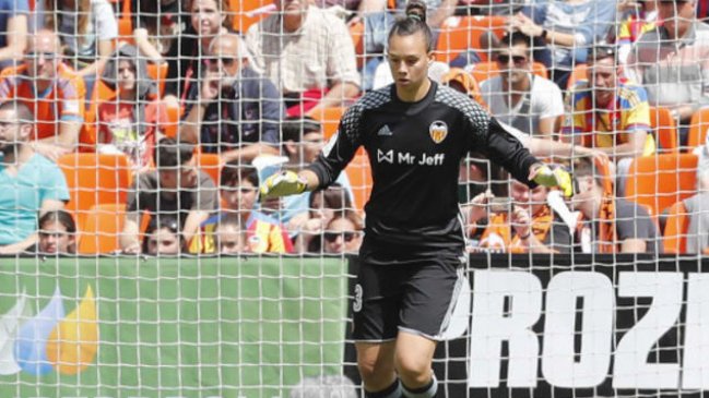 Christiane Endler lidera las preferencias para ser elegida como la mejor arquera de la liga española