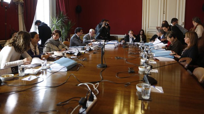 Aborto: Comisión del Senado aprobó objeción de conciencia sólo para los médicos