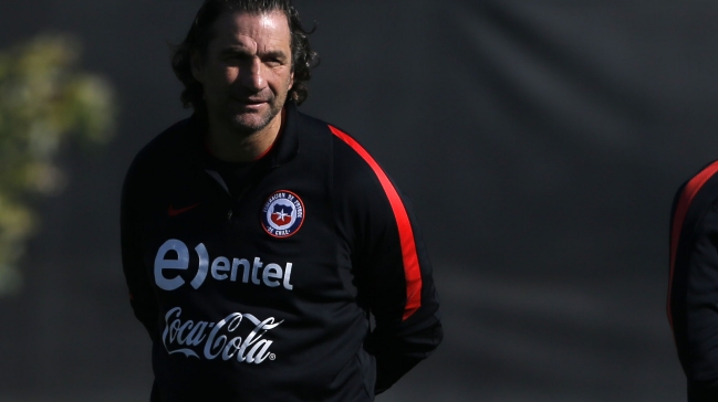 Juan Antonio Pizzi en Moscú: Eugenio Mena llegó en el horario solicitado