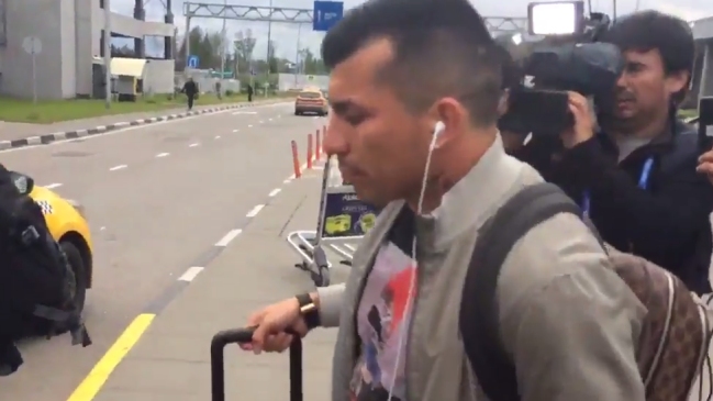 Gary Medel llegó a Moscú para sumarse a la selección chilena