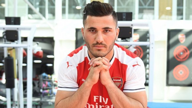 Sead Kolasinac se transformó en el primer refuerzo de Arsenal para la próxima temporada