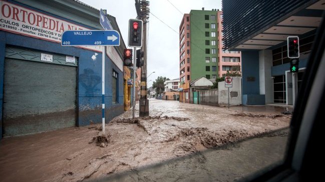 Onemi pide alejarse de ríos, esteros y quebradas por lluvias en Atacama y Antofagasta