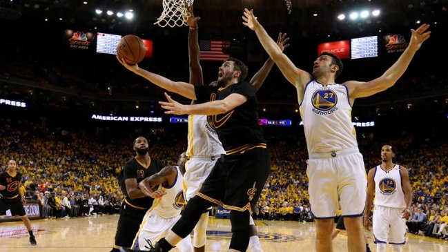 Golden State busca asaltar Cleveland y quedarse con el tercer triunfo en la final de la NBA