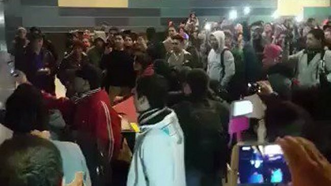 Metro anunció querellas por agresión a guardia y daños en estación Tobalaba
