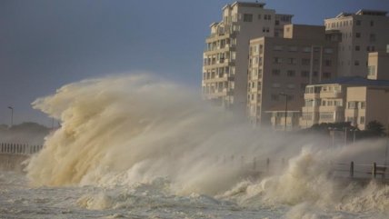   Ciudad del Cabo sufre las consecuencias de la tormenta más grande de los últimos 30 años 