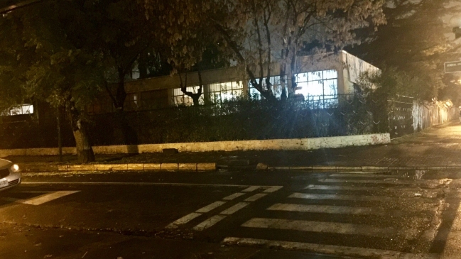 Carabineros desalojó el liceo Confederación Suiza