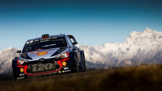 Thierry Neuville es el primer líder en el Rally Italia-Cerdeña