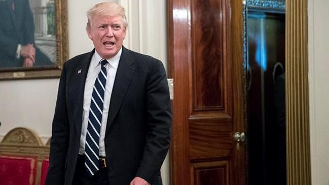 Abogado de Trump prevé presentar una queja contra Comey por filtración