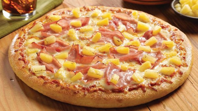 Murió el creador de la polémica pizza con piña