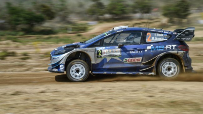 Ott Tänak se quedó con el liderato del Rally de Italia-Cerdeña tras la retirada de Paddon