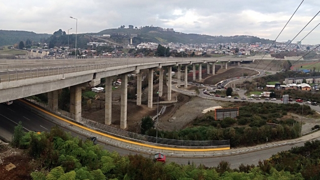 Joven murió al caer 50 metros desde viaducto que une la Ruta 5 Sur con la Carretera Austral