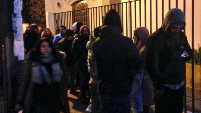 Apoderados nuevamente hicieron fila para postular a colegio capitalino