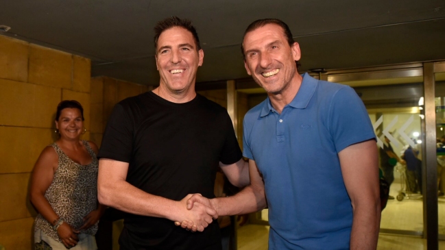 Eduardo Berizzo viajó para cerrar su contrato con Sevilla FC