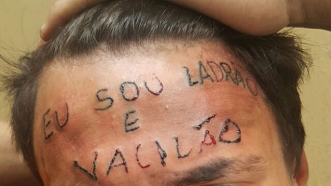 El drama del hombre al que le tatuaron en la frente 