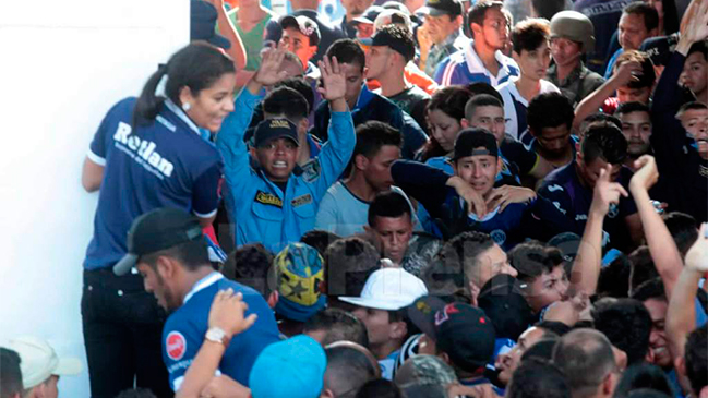 Columna de Aldo Schiappacasse: La tragedia que provocó la Policía en Honduras