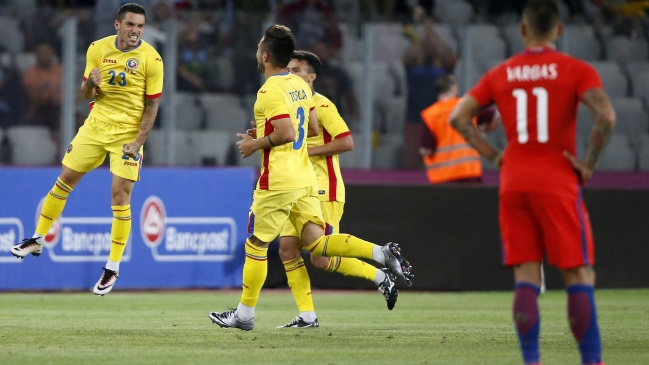 Chile se enredó ante una exigente selección rumana y sumó dudas para la Confederaciones