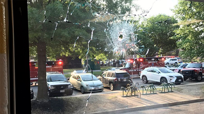 Tiroteo durante práctica de béisbol de congresistas republicanos en EE.UU.