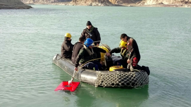 Buzos de la Armada se sumaron a labores de rescate de mineros en Aysén