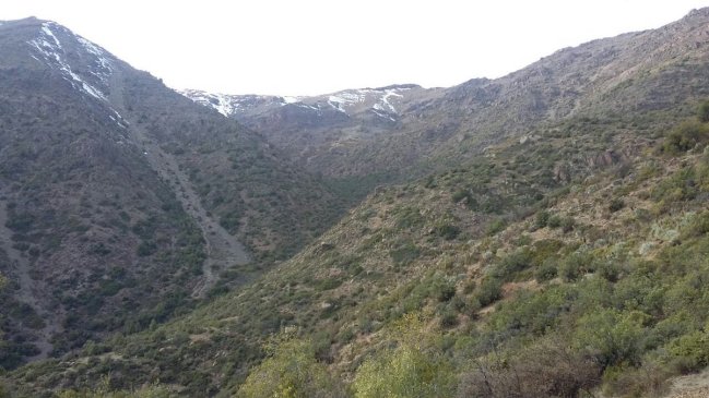 Carabineros busca a dos jóvenes extraviados en Cerro Punta de Damas